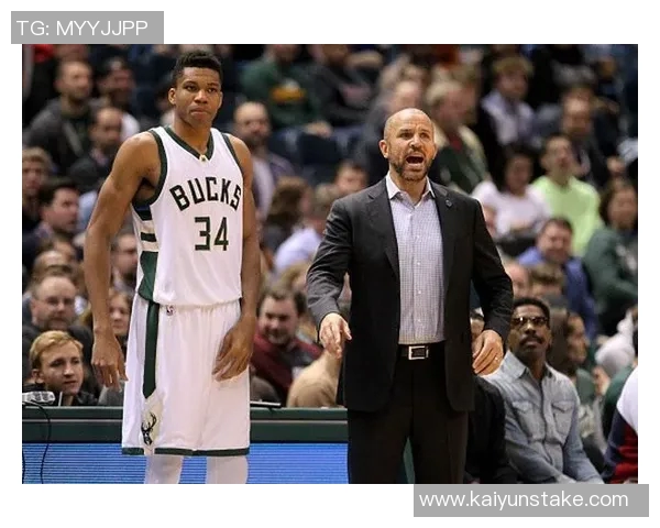 张佳玮深度解析雄鹿队的阵容构建与字母哥的支持体系