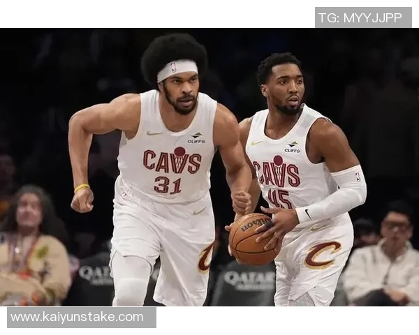 米切尔称赞朗佐组织能力提升三分球进步助力队友得分