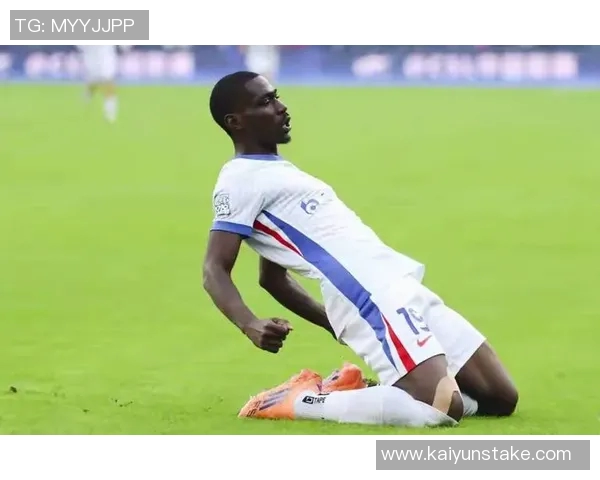 姆巴佩精彩过人引发冲突博伊罗愤怒推倒对手场面失控